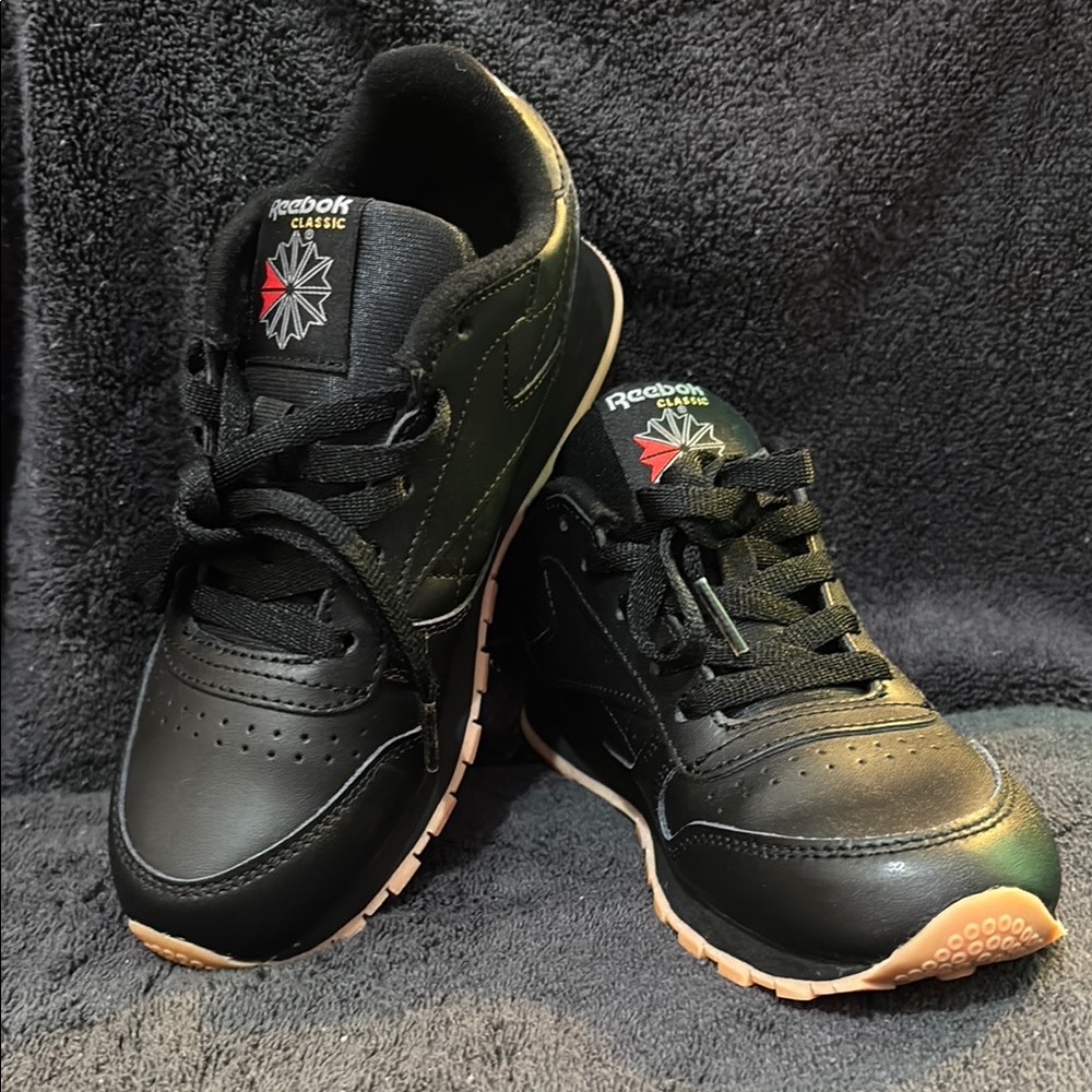 Reebok Black Sneakers Classic Low-Top Design NWOT